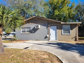 1000 E Magnolia Ave in Eustis, FL - Foto de edificio - Building Photo