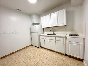 2338 SW 21st St-Unit -Side in Miami, FL - Building Photo - Building Photo