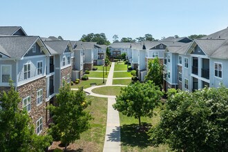 Evergreen at Five Points in Valdosta, GA - Building Photo - Building Photo