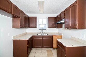 107 St Pierre Ln in Laredo, TX - Building Photo - Building Photo