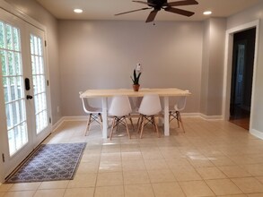 4015 E Crestview Dr NW in Huntsville, AL - Foto de edificio - Building Photo