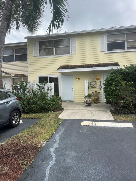 2845 NE 15th St in Pompano Beach, FL - Building Photo