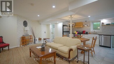 83 Fairview Rd W in Mississauga, ON - Building Photo - Building Photo