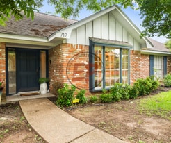 712 Willow Creek Dr in Woodway, TX - Building Photo