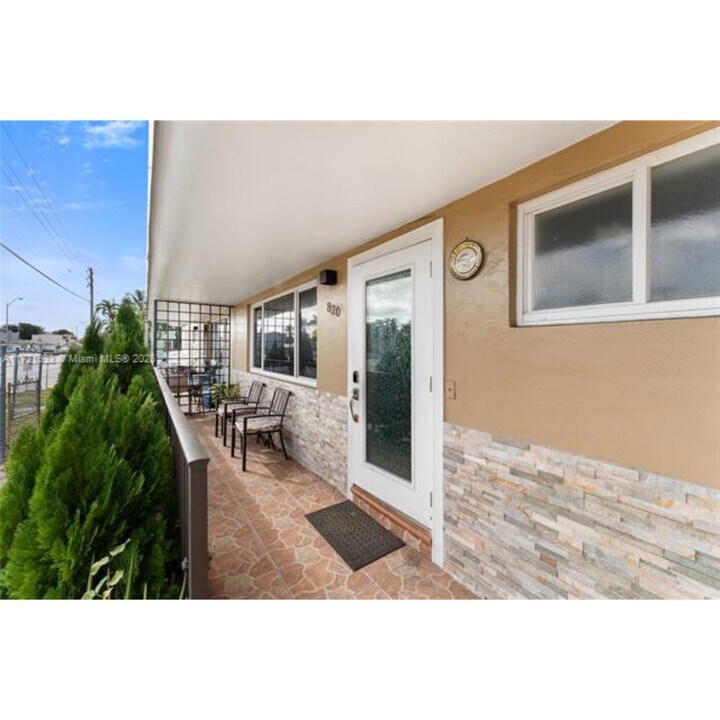 820 SW 17th Ave in Miami, FL - Building Photo