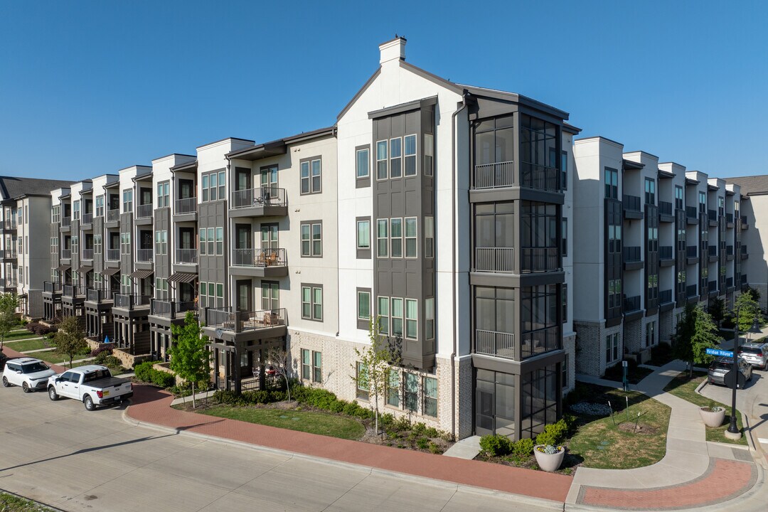 The Louise in Arlington, TX - Foto de edificio