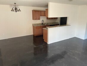 213 San Angelo Ave in Benbrook, TX - Foto de edificio - Building Photo