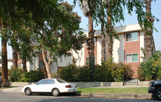 551 N Orlando Ave in Los Angeles, CA - Foto de edificio - Building Photo