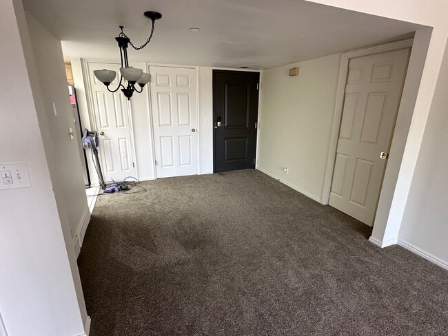 2244 N Canyon Rd, Unit 212 in Provo, UT - Building Photo - Building Photo