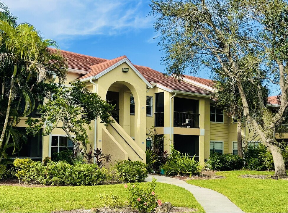 12630 Equestrian Cir-Unit -1811 in Ft. Myers, FL - Building Photo