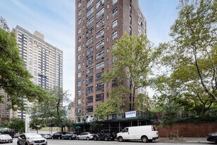 166 E 96th St in New York, NY - Building Photo