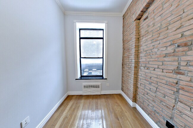 424 W 51st St in New York, NY - Building Photo - Building Photo