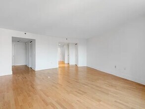 10 Rogers St in Cambridge, MA - Building Photo - Building Photo