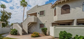 850 S River Dr in Tempe, AZ - Building Photo