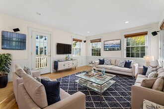 38 Cabot St in Newton, MA - Building Photo - Building Photo