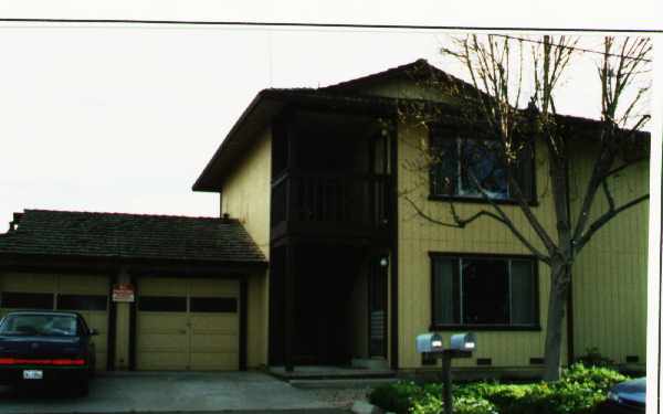 10190 Pasadena Ave in Cupertino, CA - Building Photo