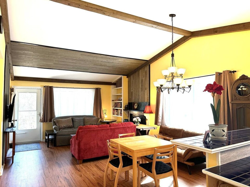 615 Tall Oaks Rd in Chapel Hill, NC - Building Photo