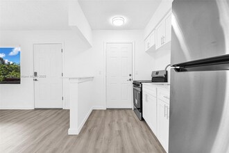 13210 Memorial Hwy in Miami, FL - Building Photo - Building Photo