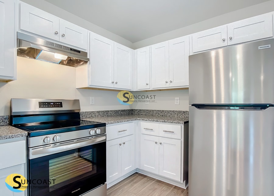 1147 S Apopka Ave in Inverness, FL - Building Photo