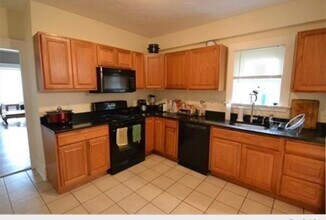 30 Sunset Rd, Unit 1 in Somerville, MA - Building Photo - Building Photo