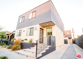 3524 S Bronson Ave in Los Angeles, CA - Building Photo