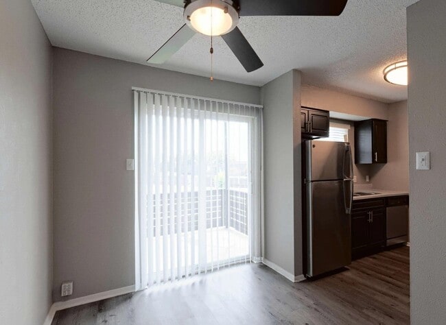 531 Bedford Rd, Unit 112 in Bedford, TX - Foto de edificio - Building Photo