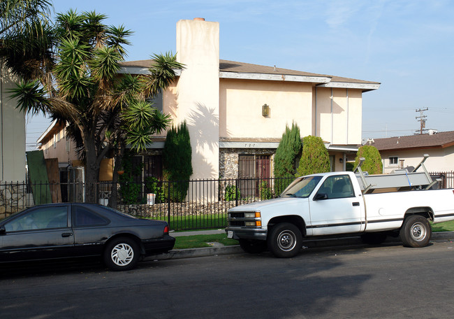 727 Walnut St in Inglewood, CA - Building Photo - Building Photo