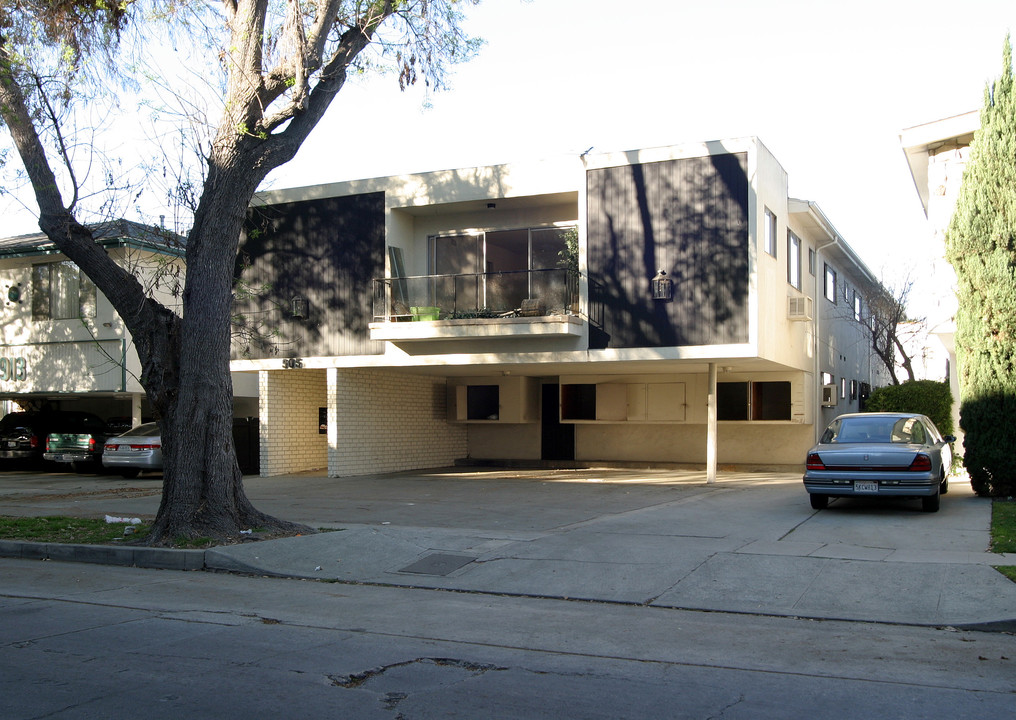 905 S Bedford St in Los Angeles, CA - Building Photo