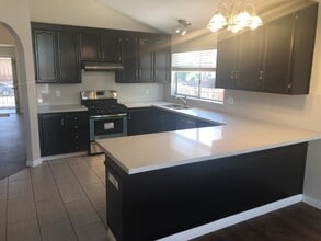 1032 Wood Hollow Cir in Fairfield, CA - Foto de edificio - Building Photo