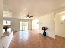 9350 Guywood St in Houston, TX - Building Photo