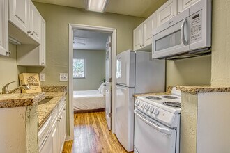 Naples 701 in Naples, FL - Building Photo - Interior Photo