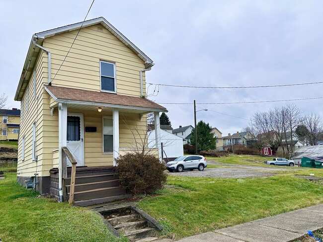 29 W Miller St in New Castle, PA - Building Photo - Building Photo