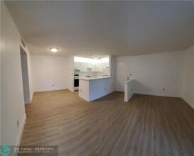 10875 W Clairmont Cir in Tamarac, FL - Building Photo - Building Photo