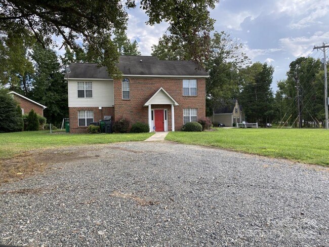 property at 1000 Mt Holly-Huntersville Rd