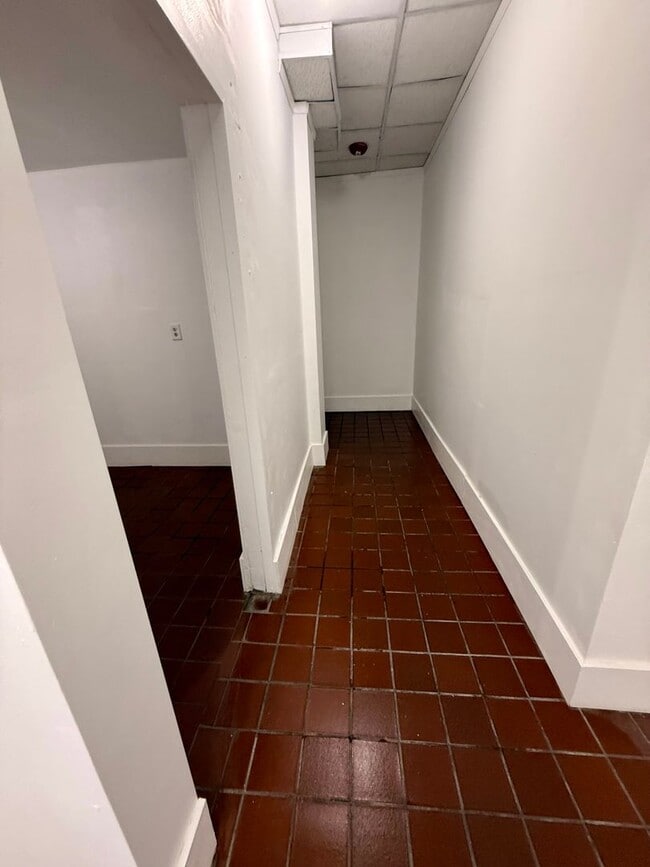 901 Brunswick Ave in Trenton, NJ - Foto de edificio - Building Photo