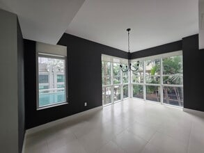 950 Brickell Bay Dr, Unit The Plaza Unit 200 in Miami, FL - Foto de edificio - Building Photo