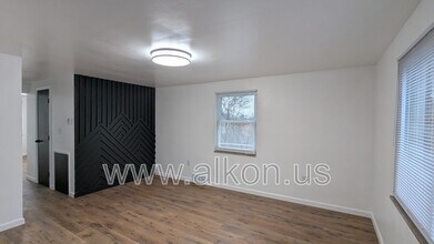 81 W View Ave in Pittsburgh, PA - Building Photo - Building Photo