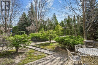 300 Webb Dr in Mississauga, ON - Building Photo - Building Photo