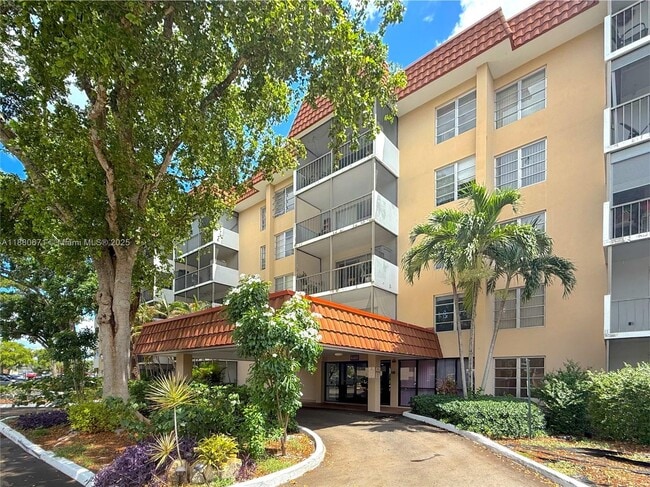property at 4160 Inverrary Dr