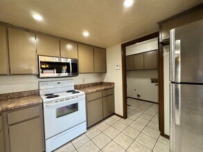 8309 NW 7th St in Oklahoma City, OK - Building Photo - Building Photo