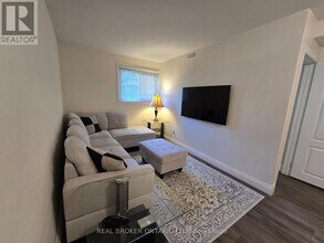 60 Heatherside Dr in Toronto, ON - Building Photo - Building Photo