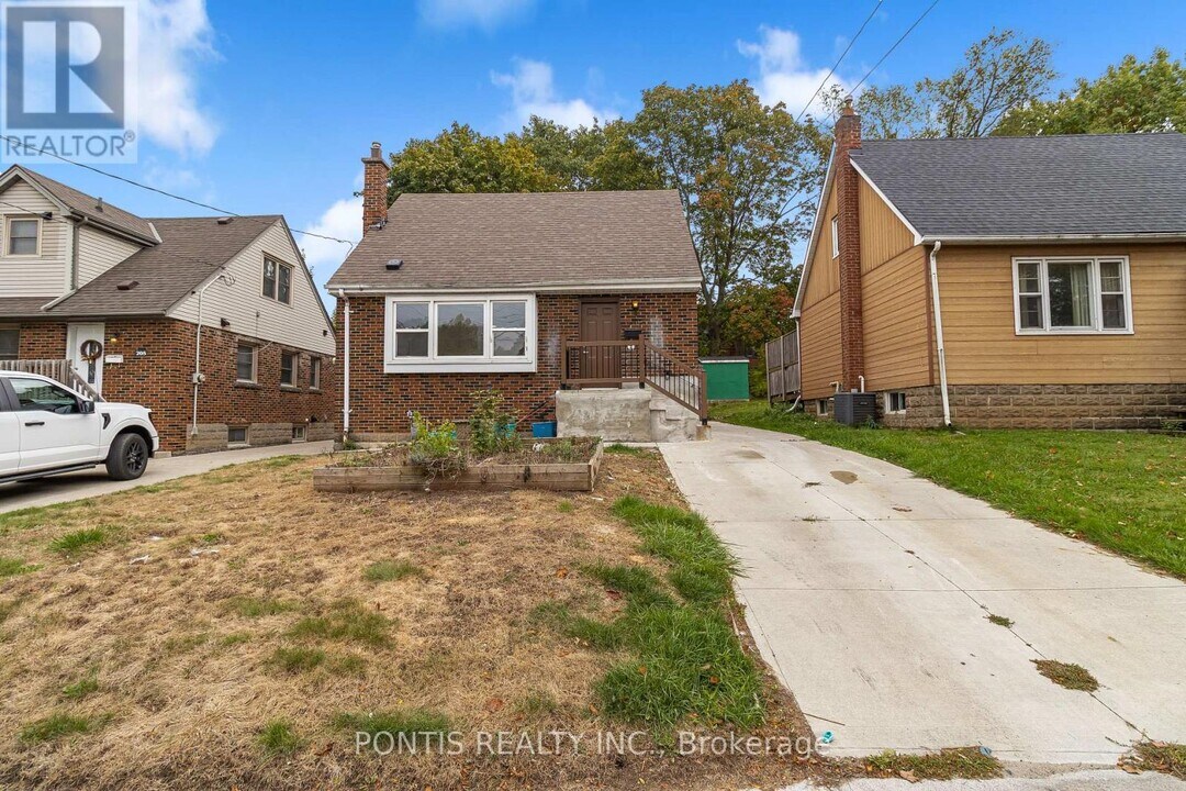 207 Bowman St in Hamilton, ON - Building Photo