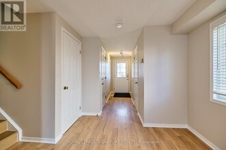16 Chantilly St in Kitchener, ON - Building Photo - Building Photo