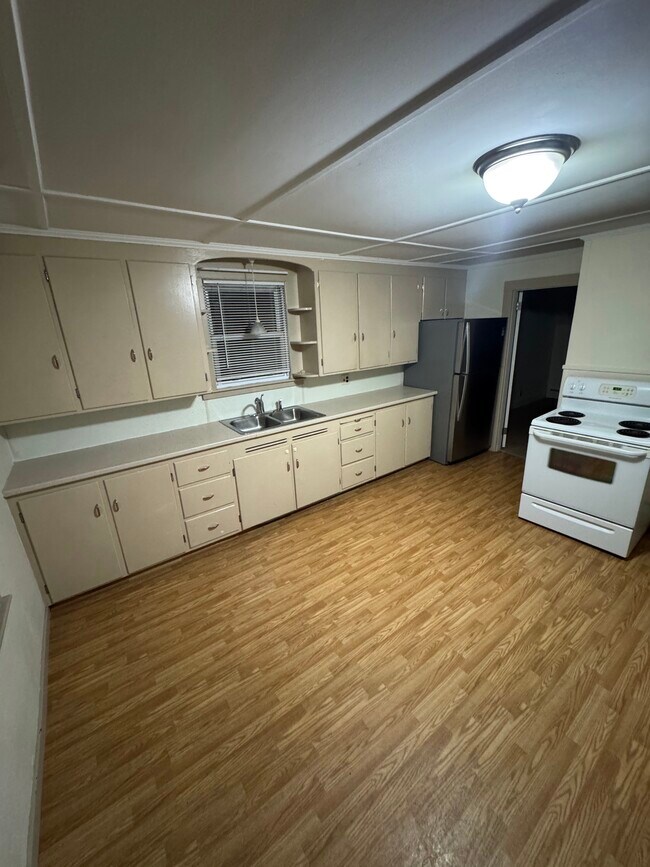 48 Clinton Ave, Unit #3