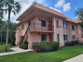 213 Lakeview Dr in Weston, FL - Building Photo