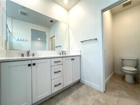 1645 W Lincoln Ave in Anaheim, CA - Building Photo