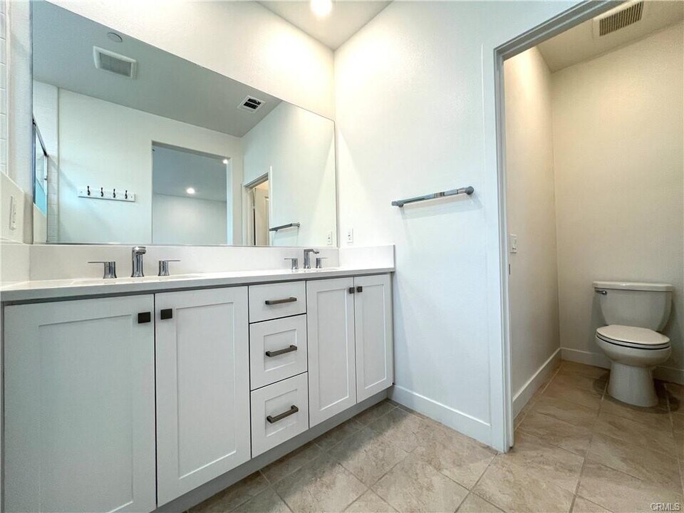 1645 W Lincoln Ave in Anaheim, CA - Building Photo