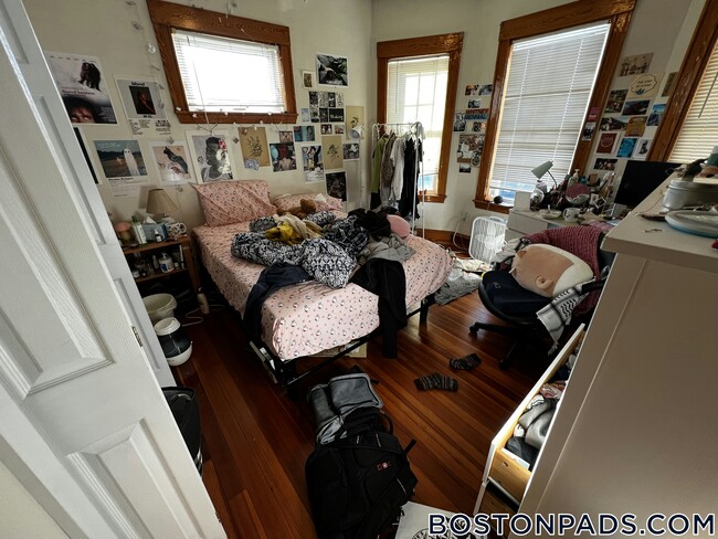 30 Adams St in Medford, MA - Building Photo - Building Photo