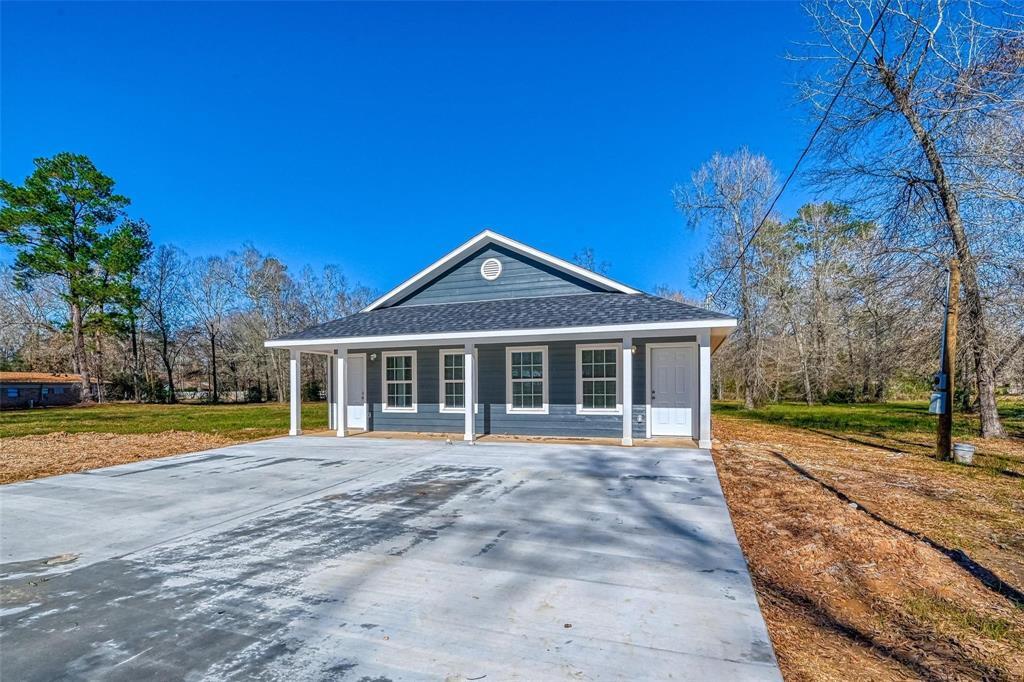 914 W School St in Livingston, TX - Building Photo
