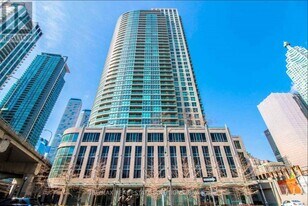 18 Yonge St in Toronto, ON - Building Photo